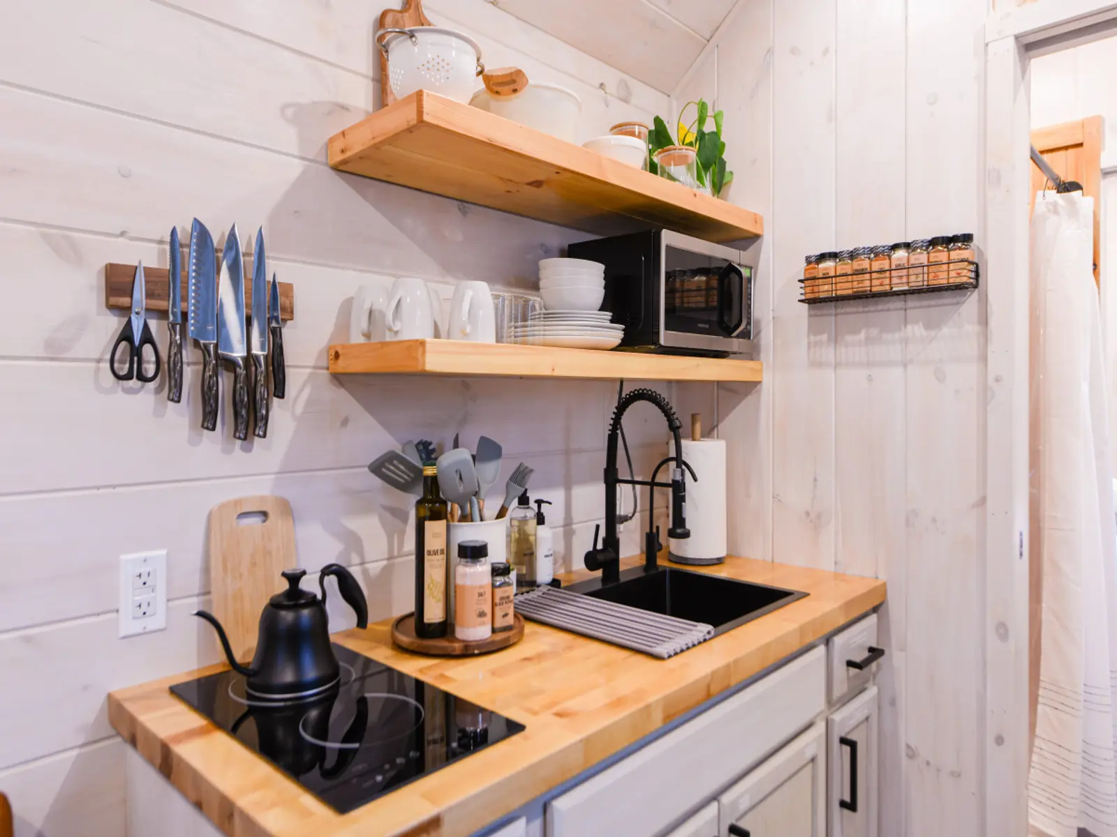 Two-burner cooktop, kettle and knife rail in the Magnolia Mini
